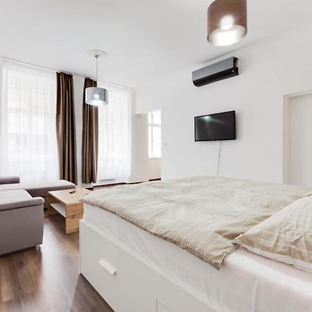 Free Days Luxury Apartment プラハ エクステリア 写真