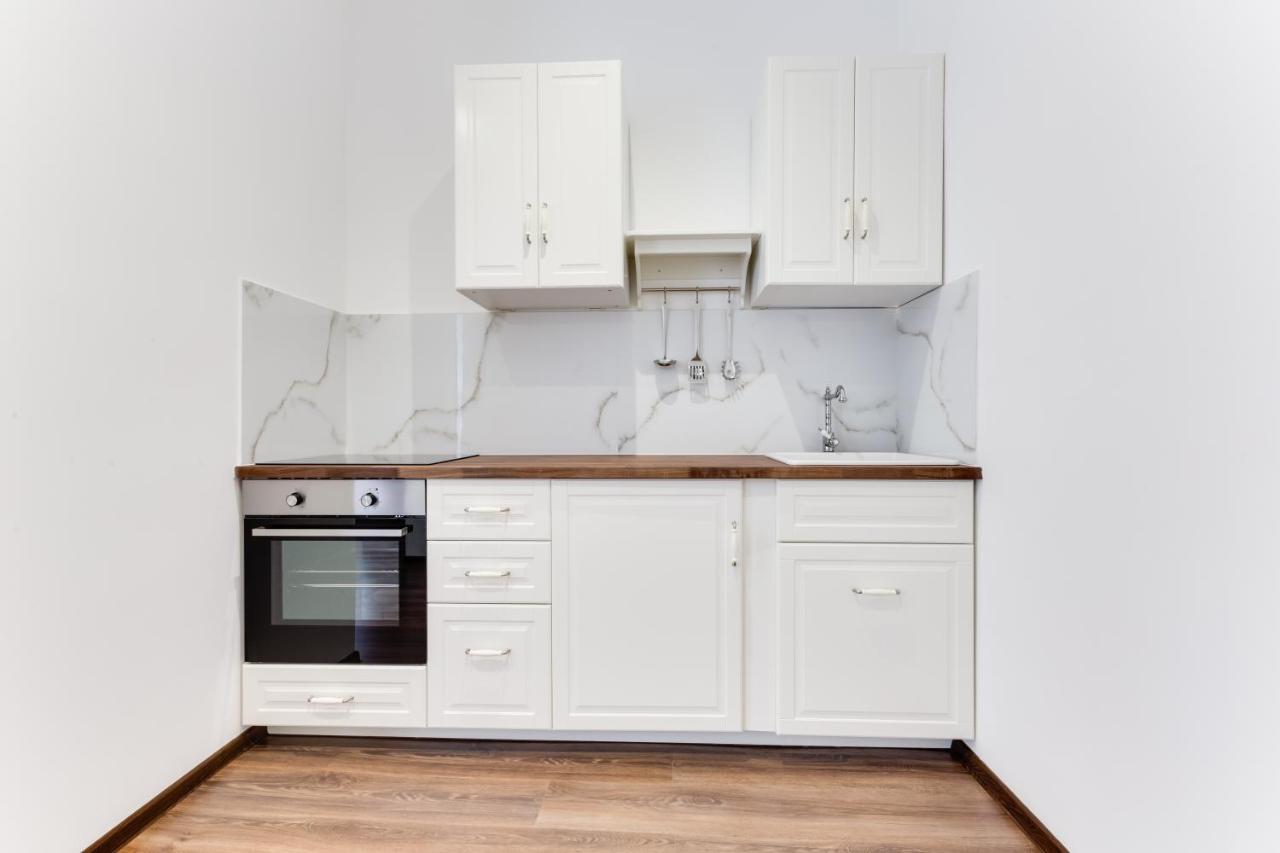 Free Days Luxury Apartment プラハ エクステリア 写真