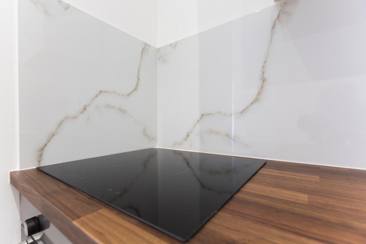 Free Days Luxury Apartment プラハ エクステリア 写真