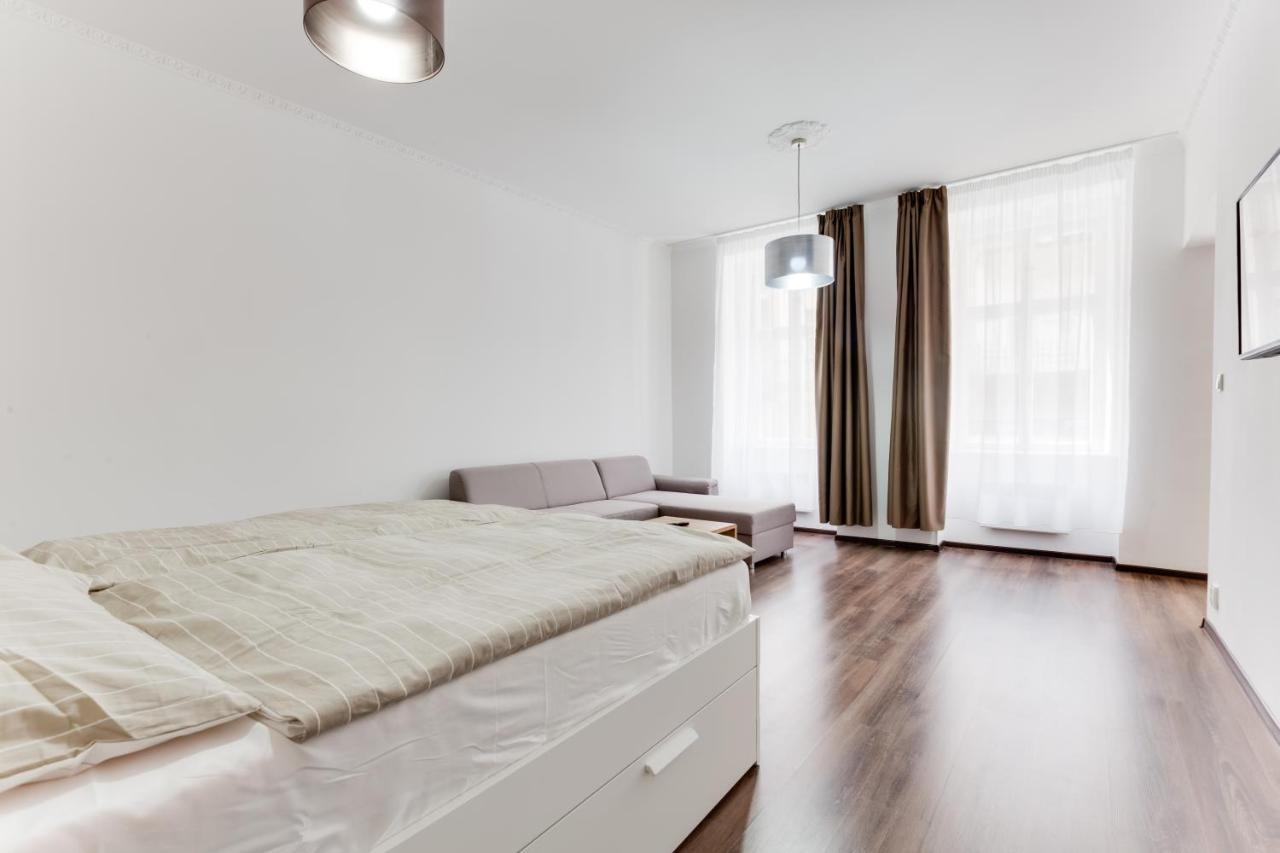 Free Days Luxury Apartment プラハ エクステリア 写真