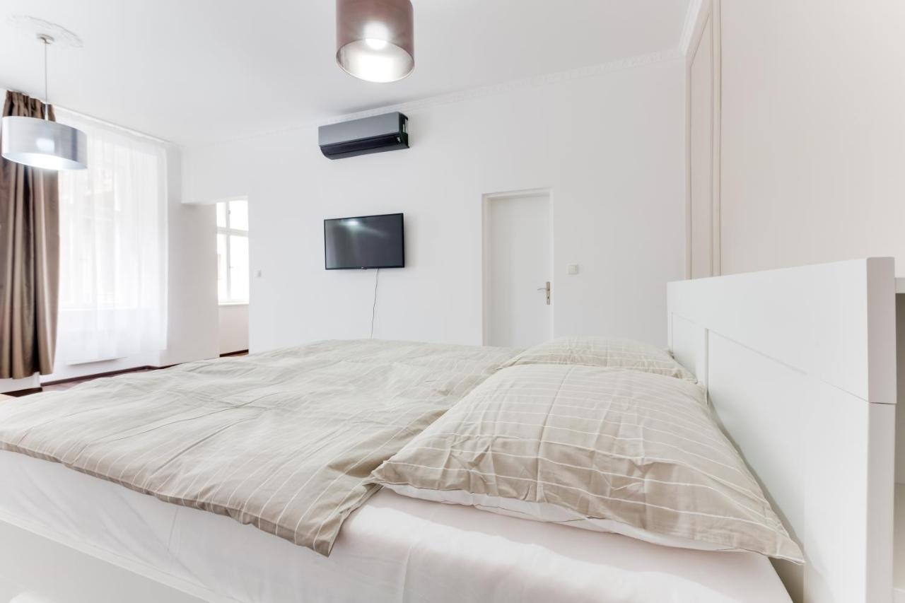 Free Days Luxury Apartment プラハ エクステリア 写真